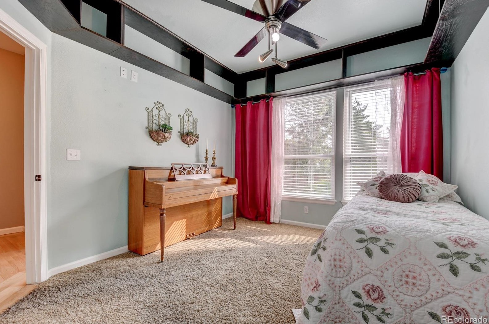 9944 Gwendelyn Pl, Littleton CO 80129-6219 exterior