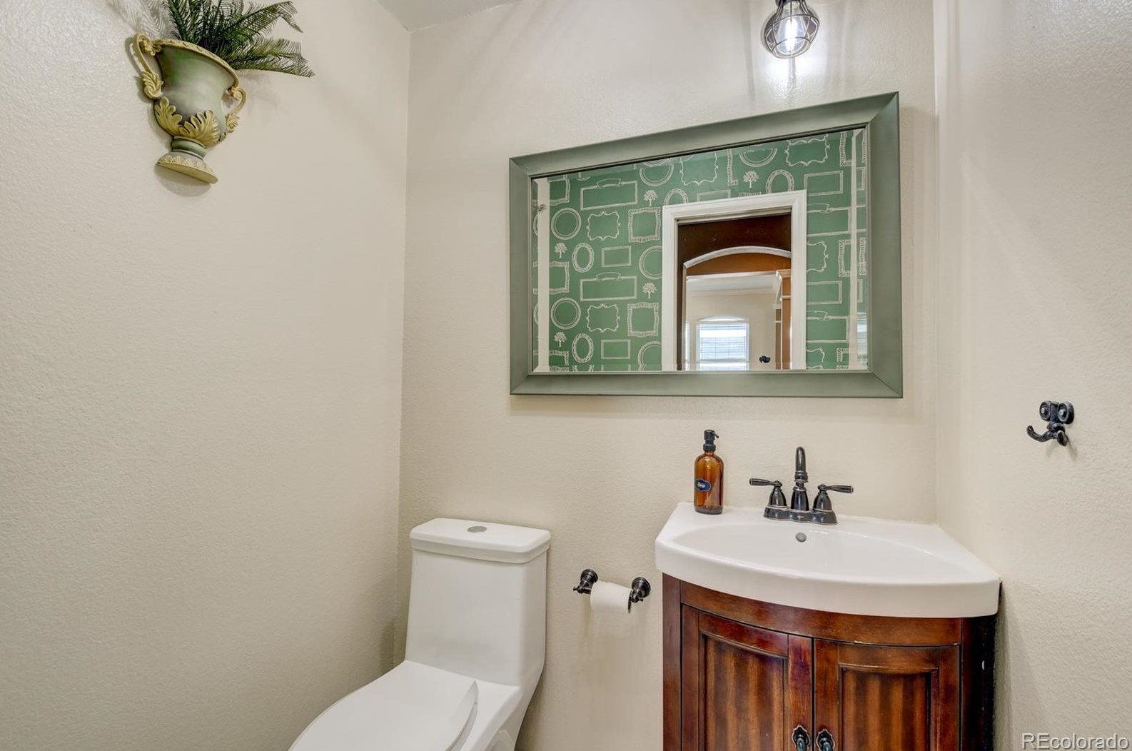 9944 Gwendelyn Pl, Littleton CO 80129-6219 exterior