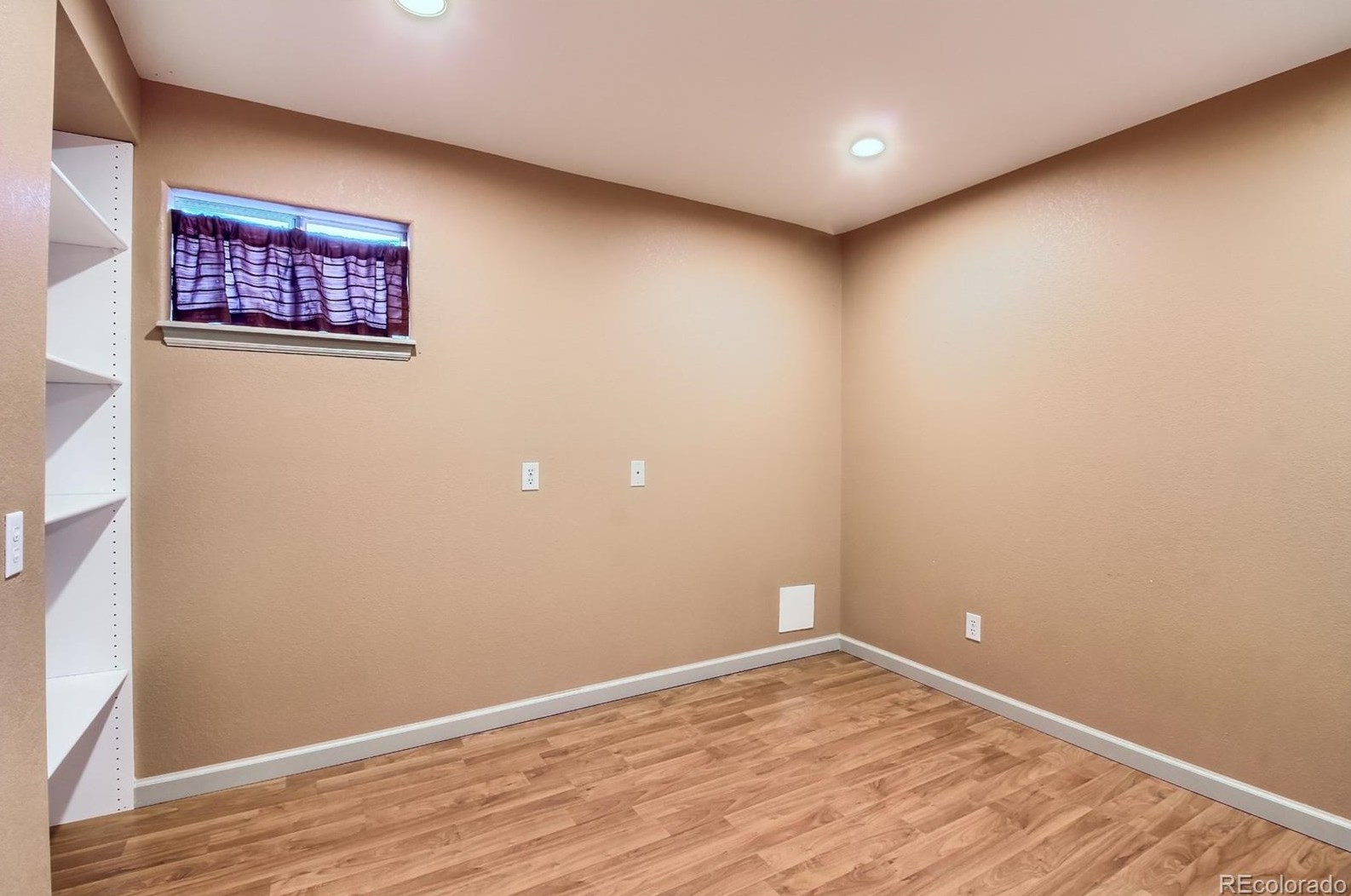 8592 Mallard Pl, Littleton CO 80126-2963 exterior