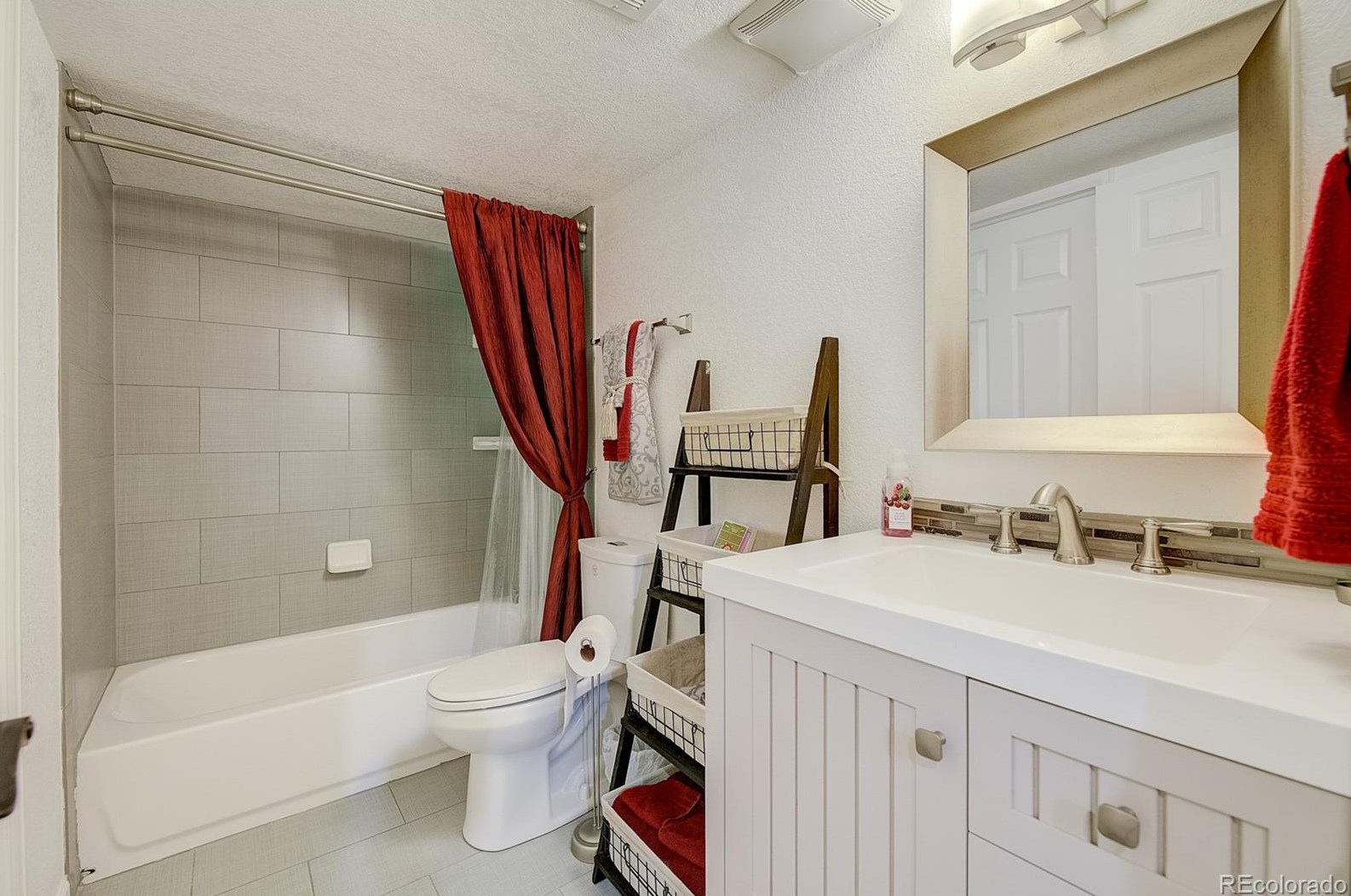 10085 Glenstone Cir, Littleton CO 80130-8019 exterior