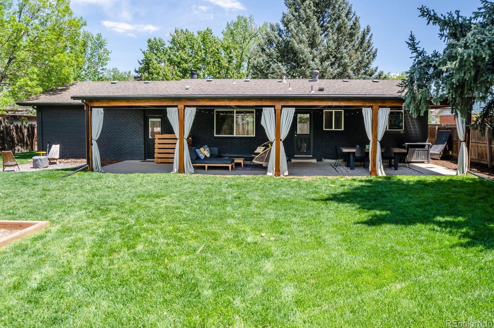 30 James Cir, Longmont CO  80501-6805 exterior