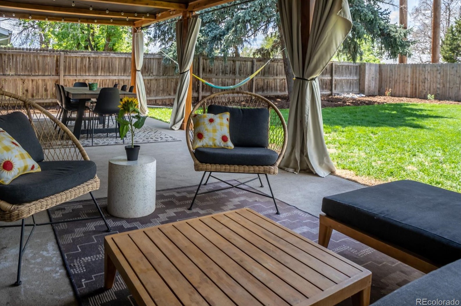 30 James Cir, Longmont CO  80501-6805 exterior