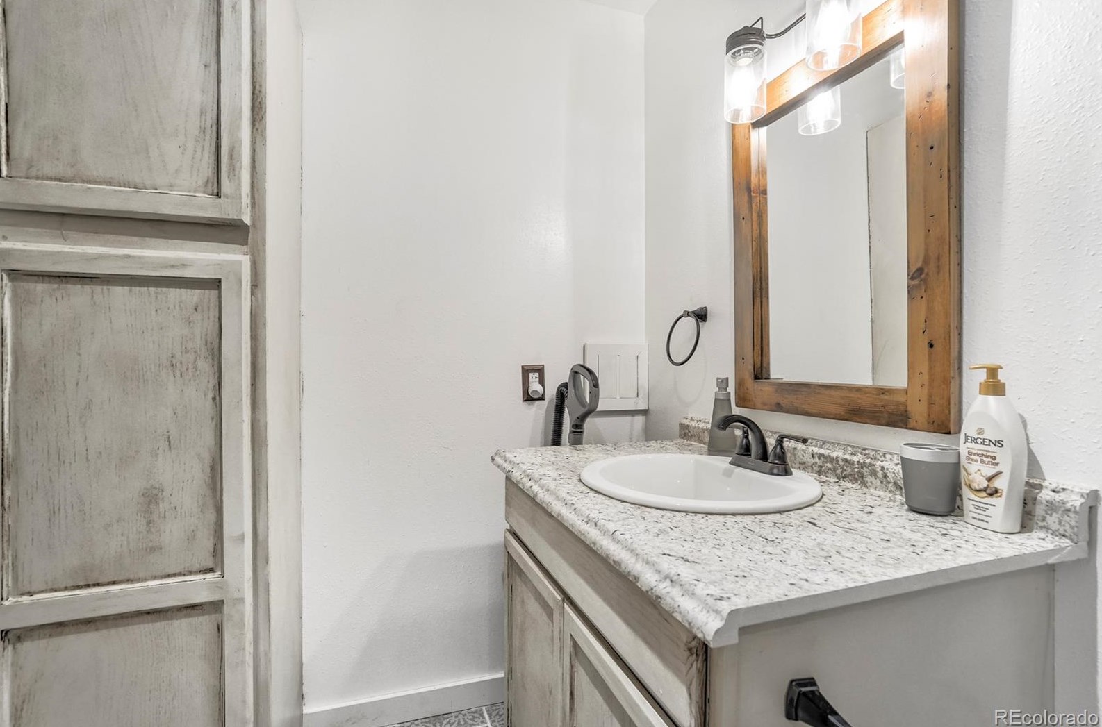 3449 Vaughn View Dr, Pueblo CO  81005-9750 exterior