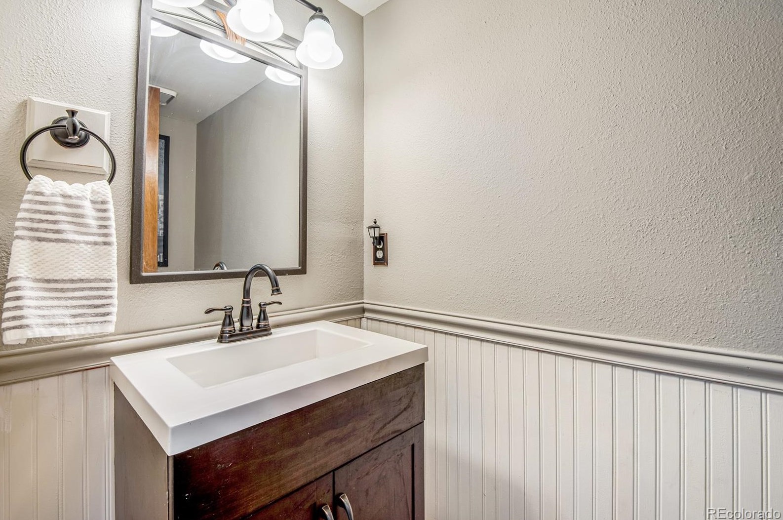 8261 Portland Ave, Littleton CO 80128-4495 exterior