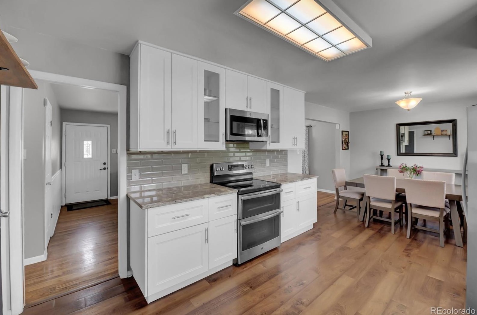 833 Crestline Ave, Littleton CO 80120-1217 exterior