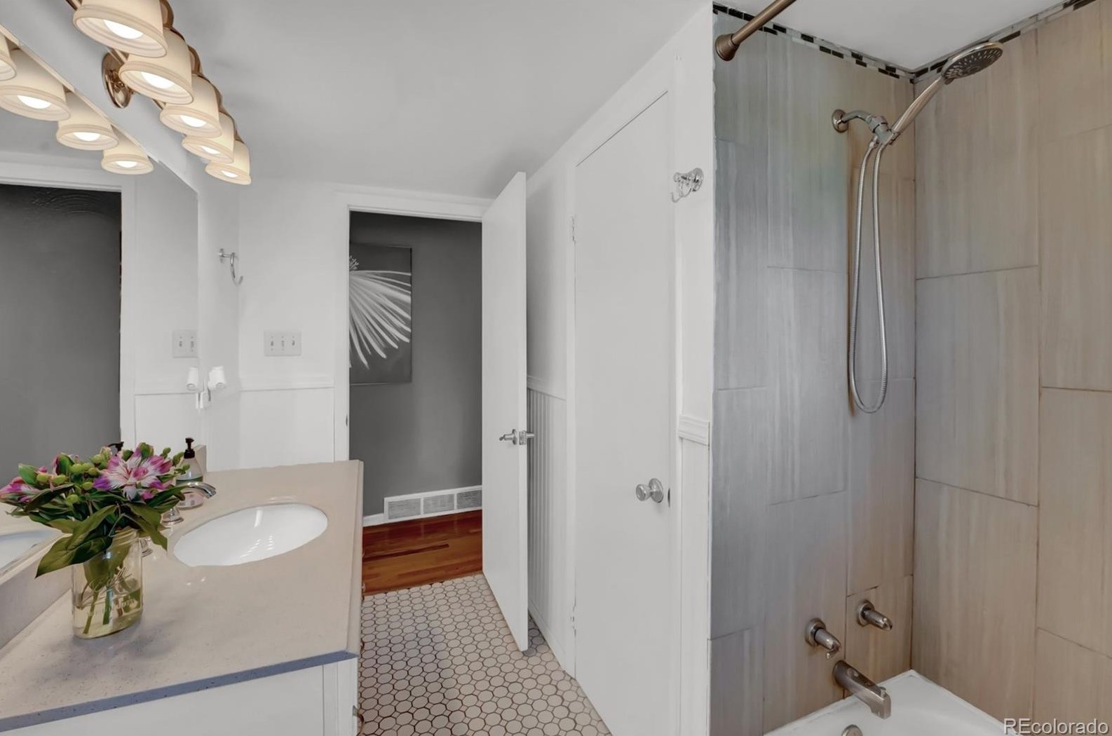 833 Crestline Ave, Littleton CO 80120-1217 exterior