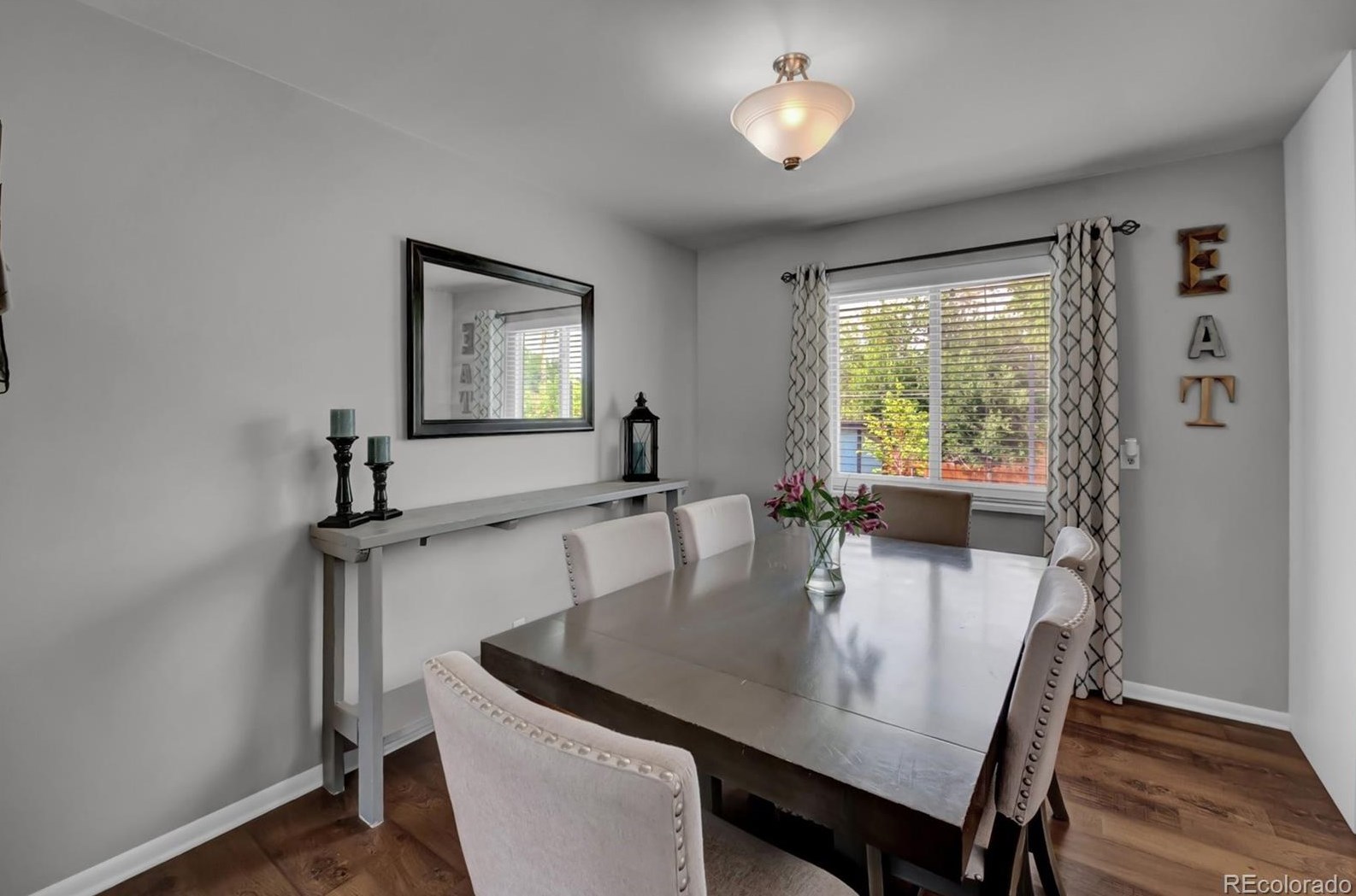 833 Crestline Ave, Littleton CO 80120-1217 exterior