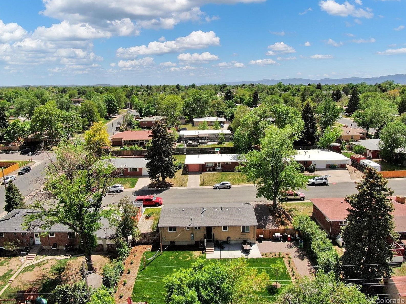 833 Crestline Ave, Littleton CO 80120-1217 exterior