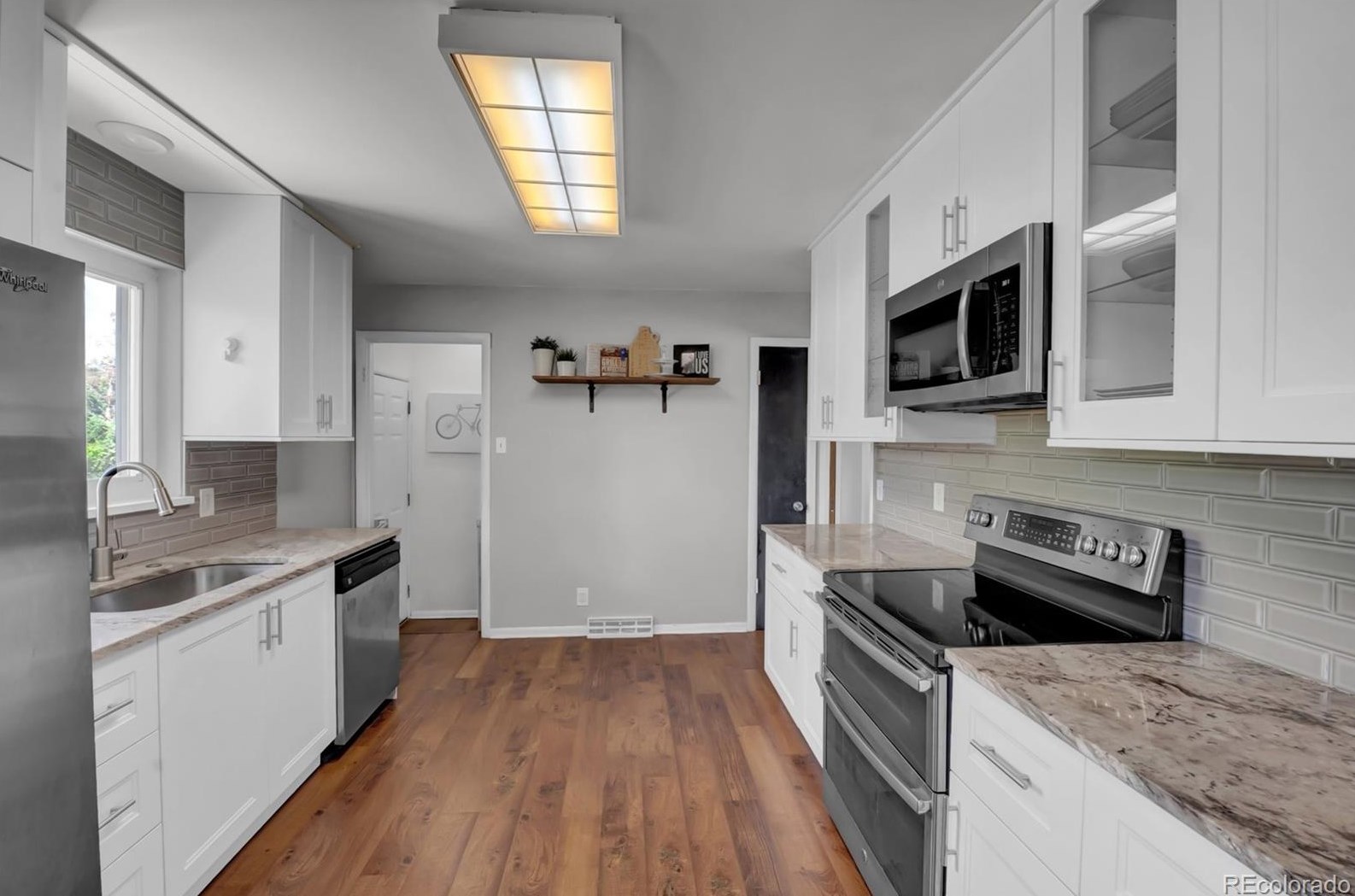 833 Crestline Ave, Littleton CO 80120-1217 exterior