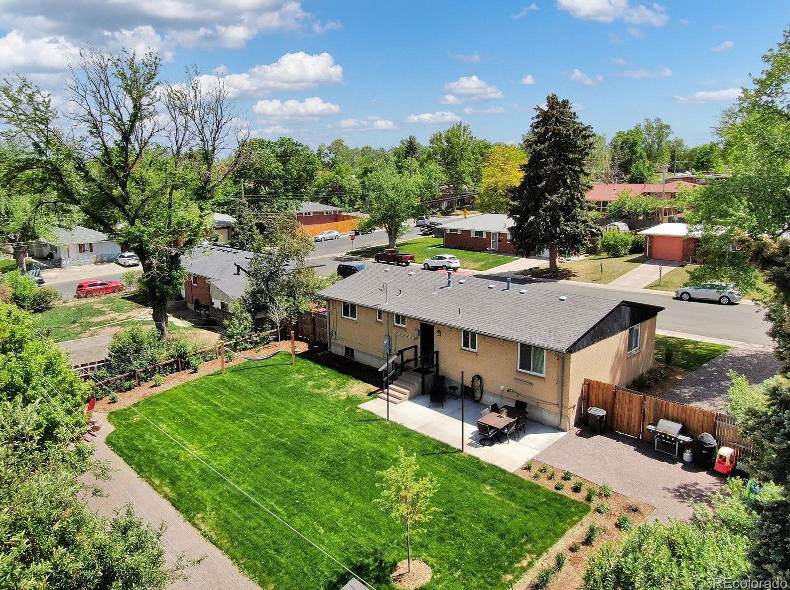 833 Crestline Ave, Littleton CO 80120-1217 exterior