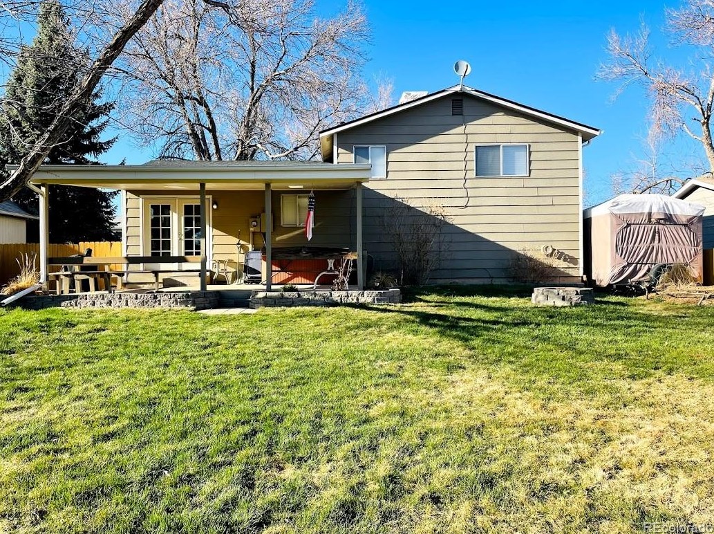 9216 Maplewood Ave, Littleton CO 80120-2520 exterior