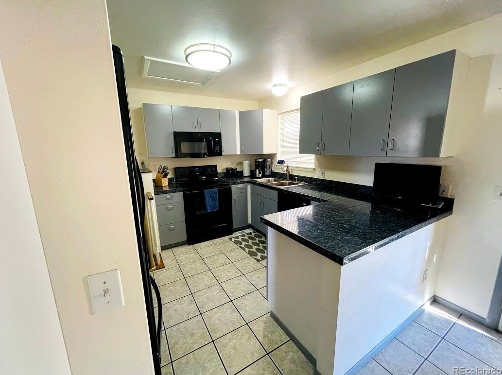 9216 Maplewood Ave, Littleton CO 80120-2520 exterior