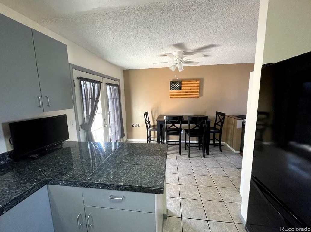 9216 Maplewood Ave, Littleton CO 80120-2520 exterior