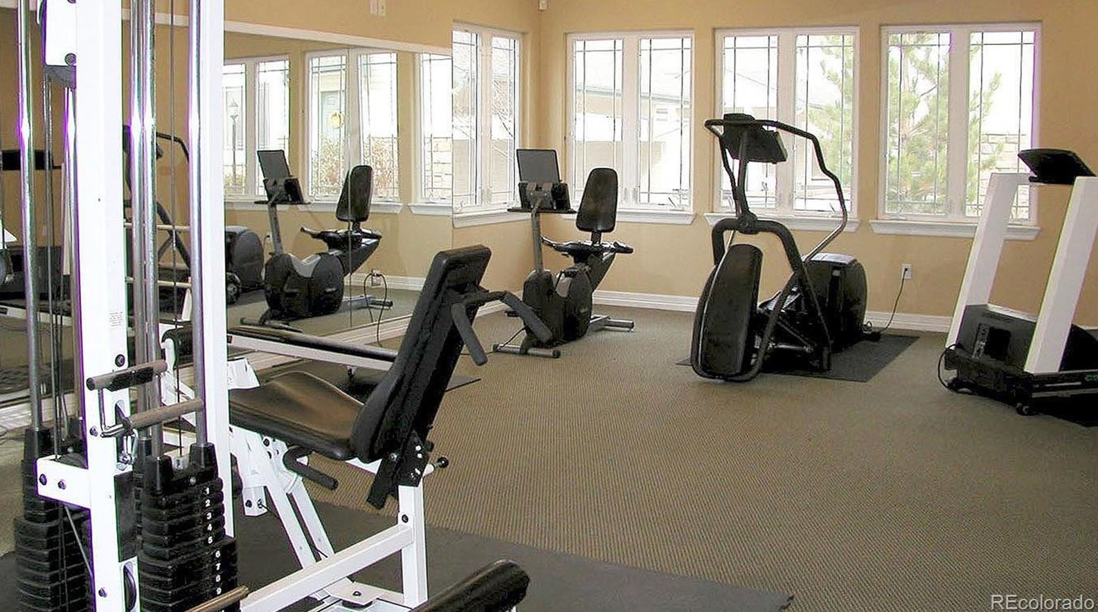 9518 San Juan Cir, Littleton CO  80128-6726 exterior