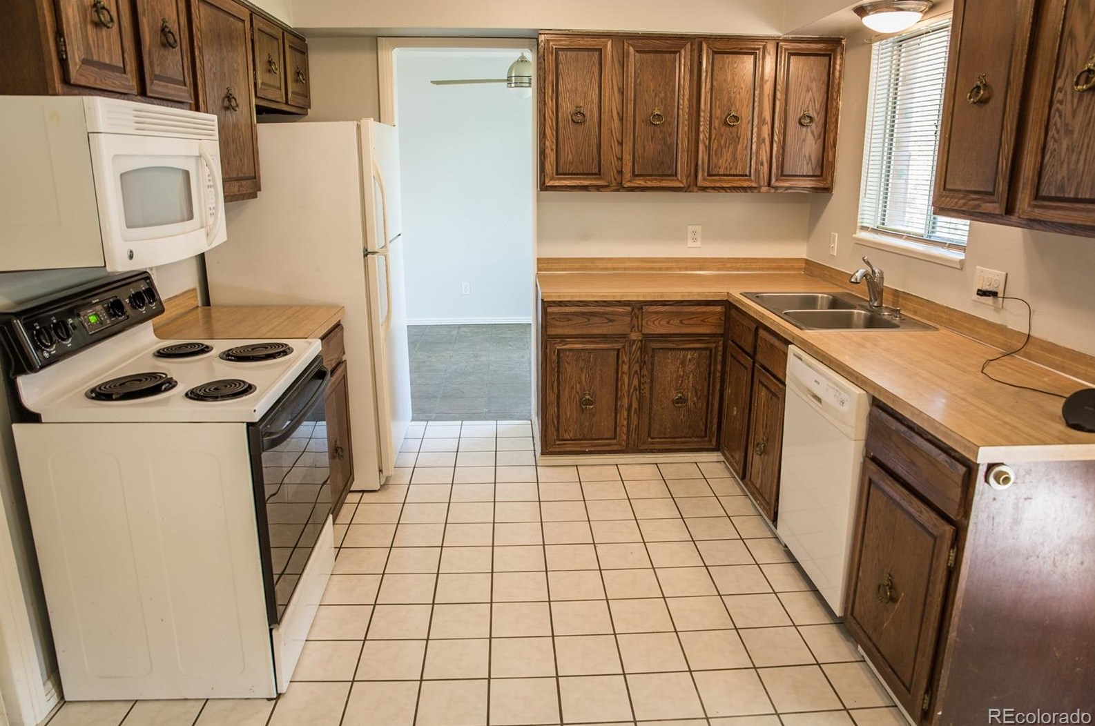 9536 Maplewood Ave, Littleton CO 80123-3428 exterior