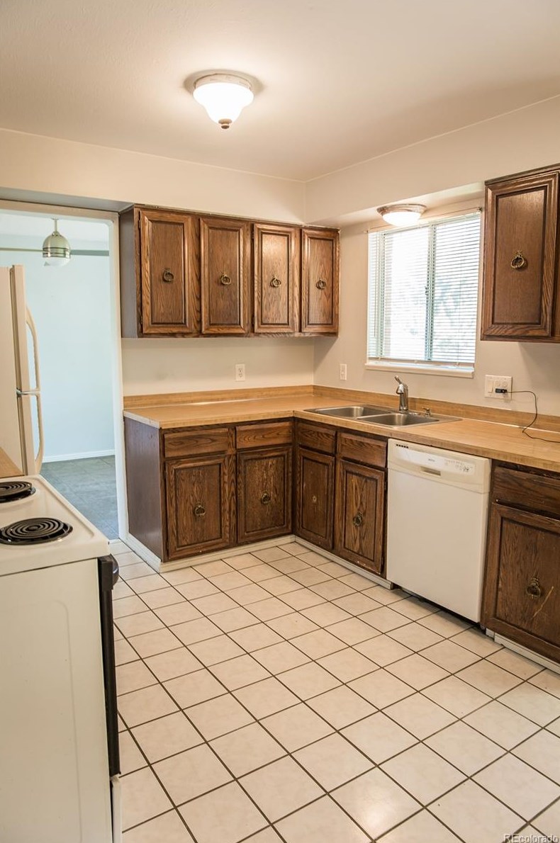 9536 Maplewood Ave, Littleton CO 80123-3428 exterior