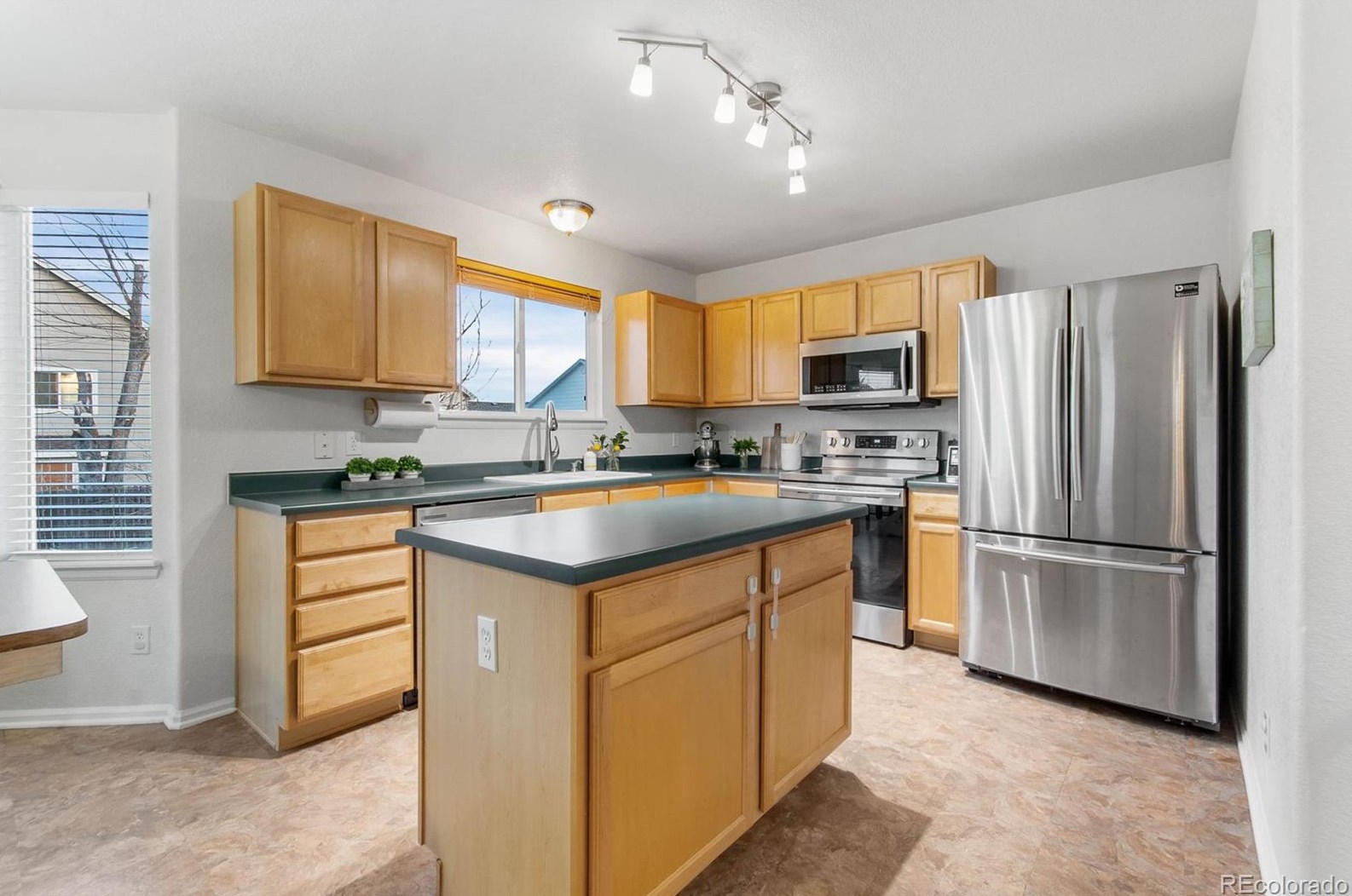 648 Pitkin Way, Castle Rock CO  80104-3267 exterior