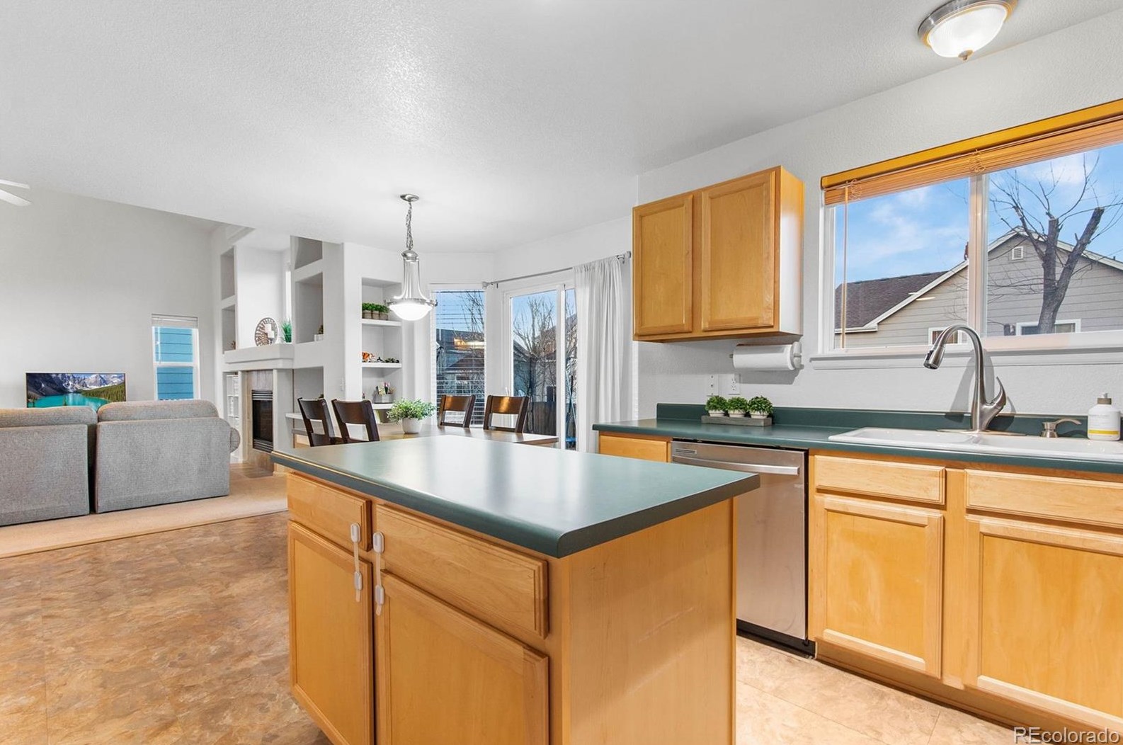 648 Pitkin Way, Castle Rock CO  80104-3267 exterior