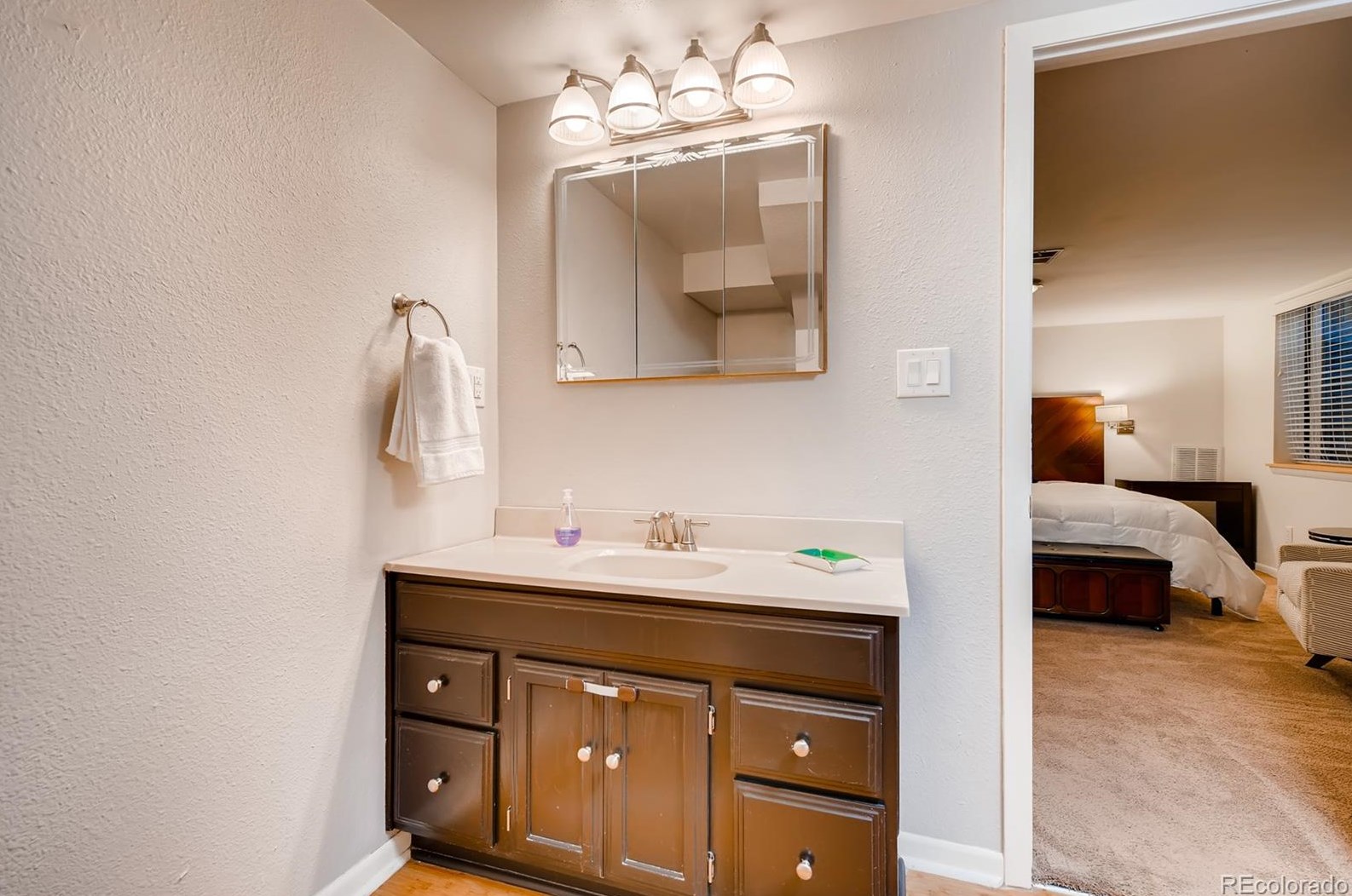 5815 Lakeview St, Littleton CO  80120-2323 exterior