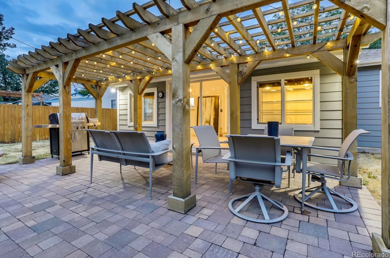 5815 Lakeview St, Littleton CO  80120-2323 exterior