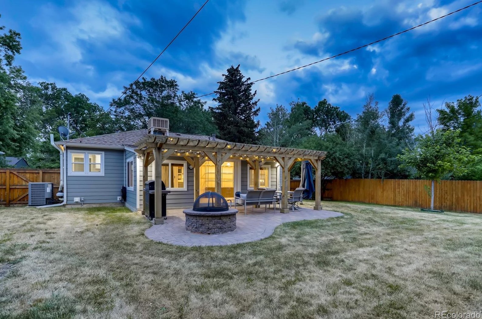 5815 Lakeview St, Littleton CO  80120-2323 exterior