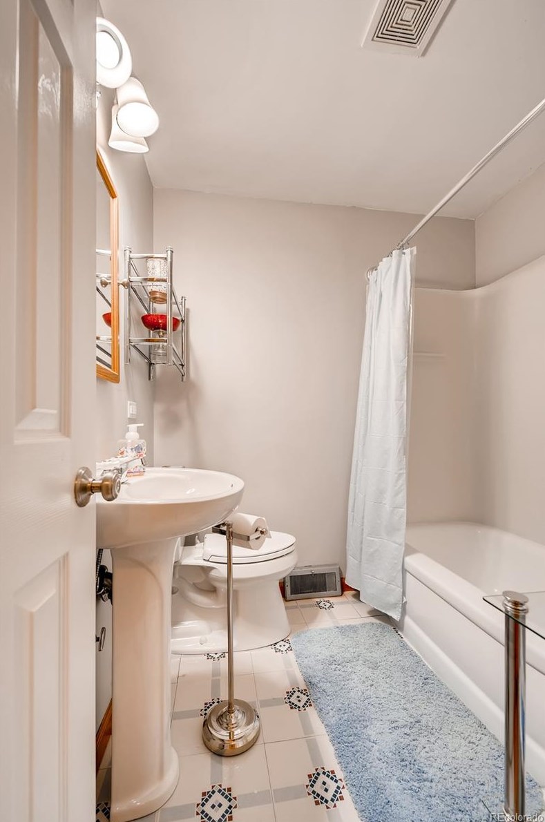 5815 Lakeview St, Littleton CO  80120-2323 exterior