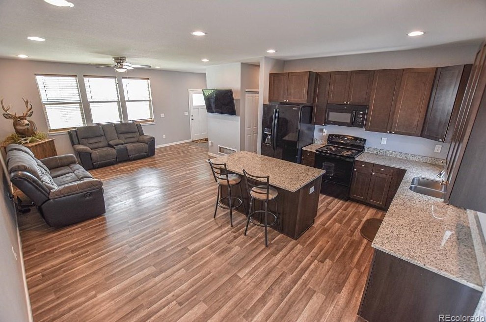 483 2nd Ave, Deer Trail CO  80105 exterior