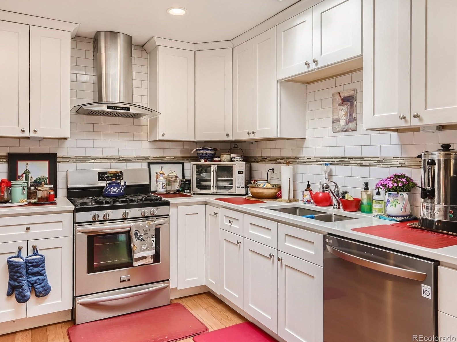 7073 Cody Dr, Arvada CO  80004-1728 exterior