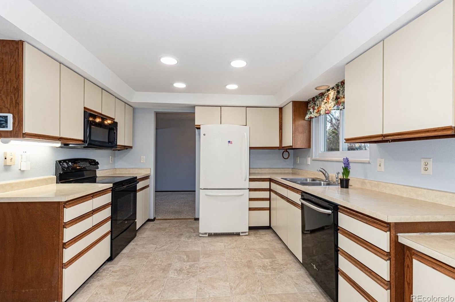 7467 Ames Ct, Littleton CO 80128-7002 exterior