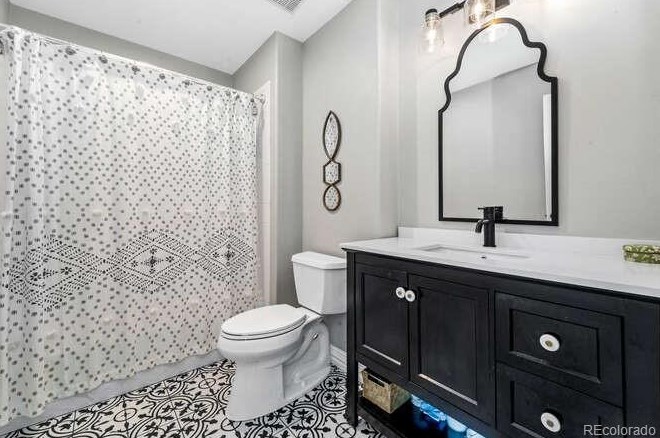 8541 Colonial Dr, Littleton CO  80124-9700 exterior