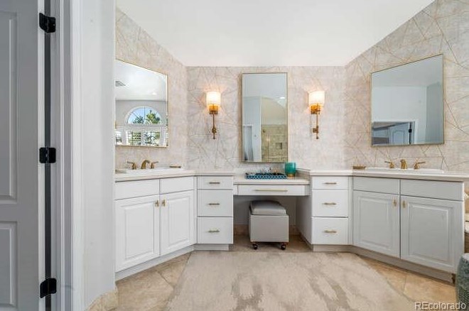 8541 Colonial Dr, Littleton CO  80124-9700 exterior