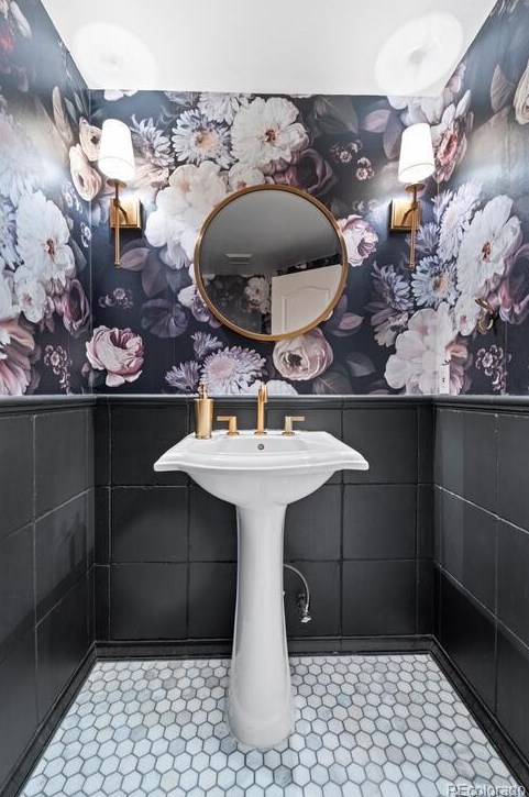 8541 Colonial Dr, Littleton CO  80124-9700 exterior