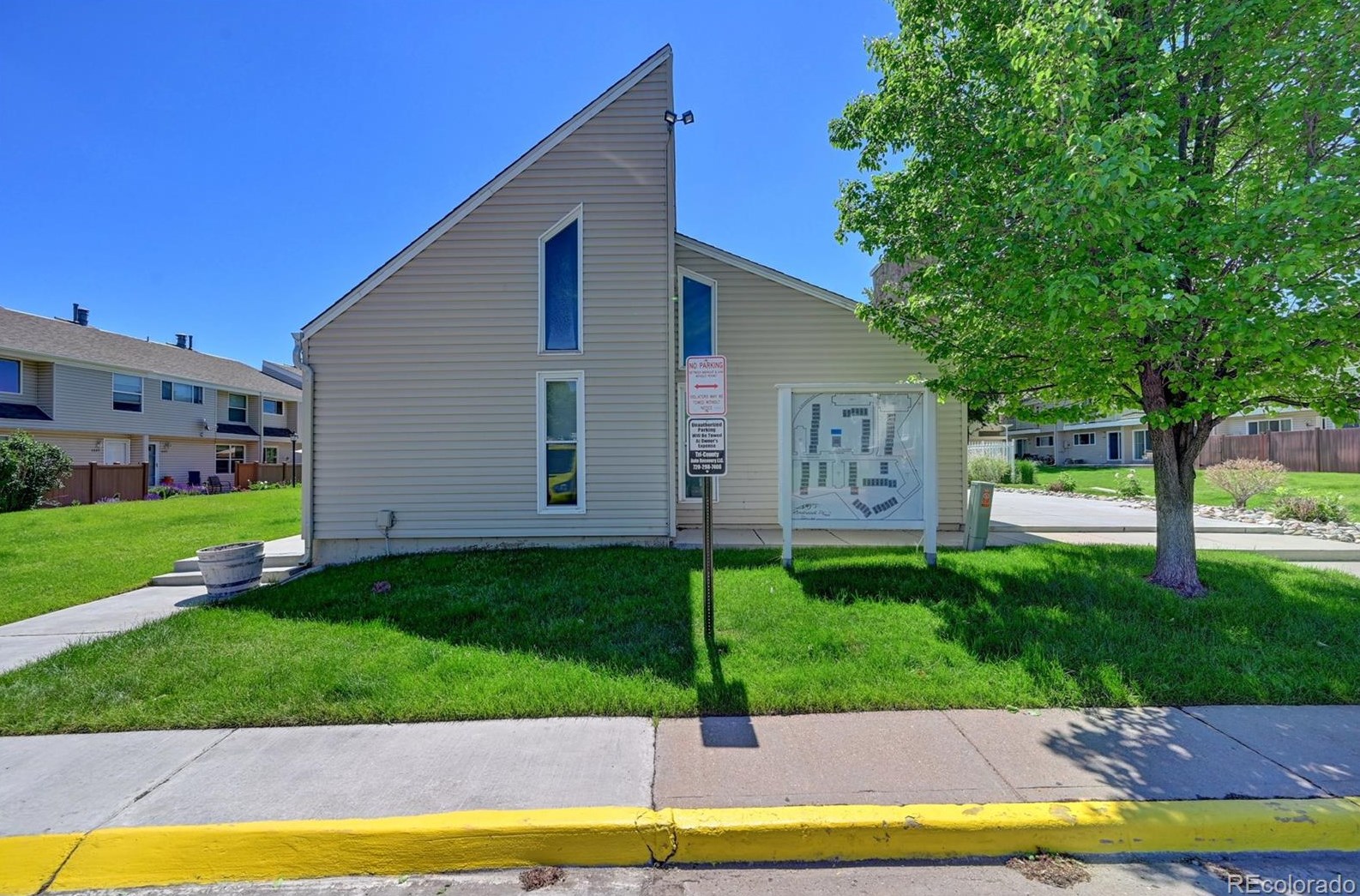 4208 Maplewood Way, Littleton CO  80121-3319 exterior