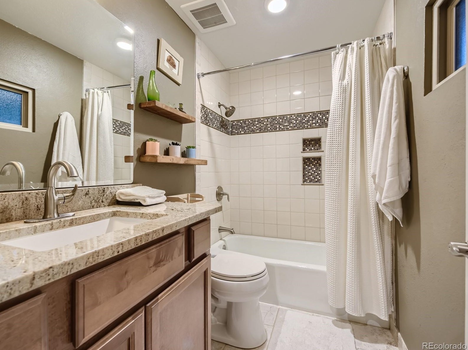 7415 Kendall Blvd, Littleton CO 80128-4680 exterior