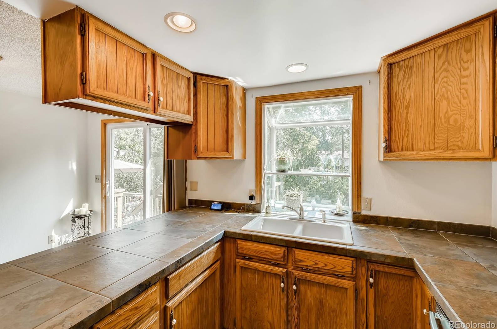 7847 Brk Dr, Littleton CO 80128-6126 exterior