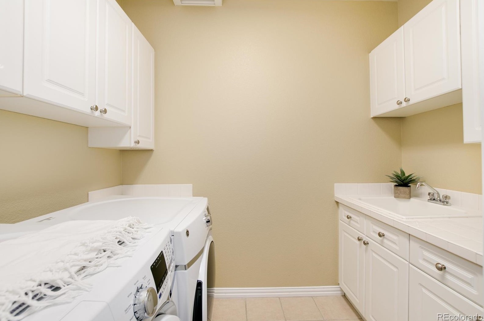 3303 Country Club Pkwy, Castle Rock CO  80108-9097 exterior