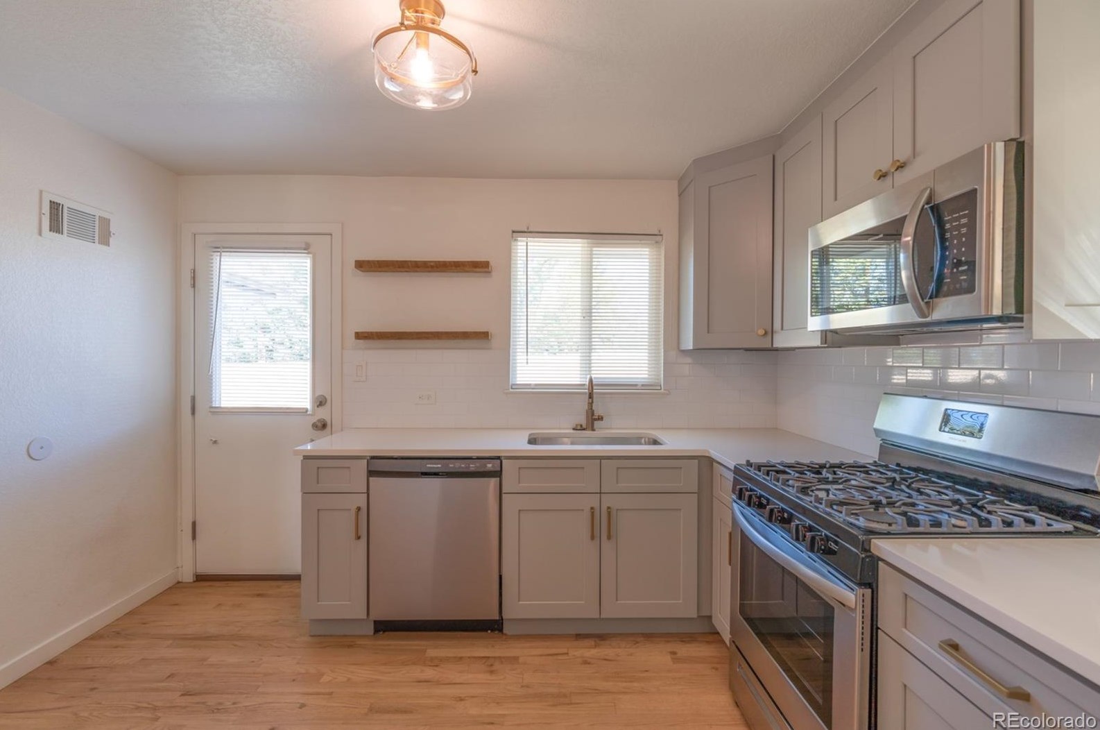 5656 Lakeview St, Littleton CO  80120-1616 exterior