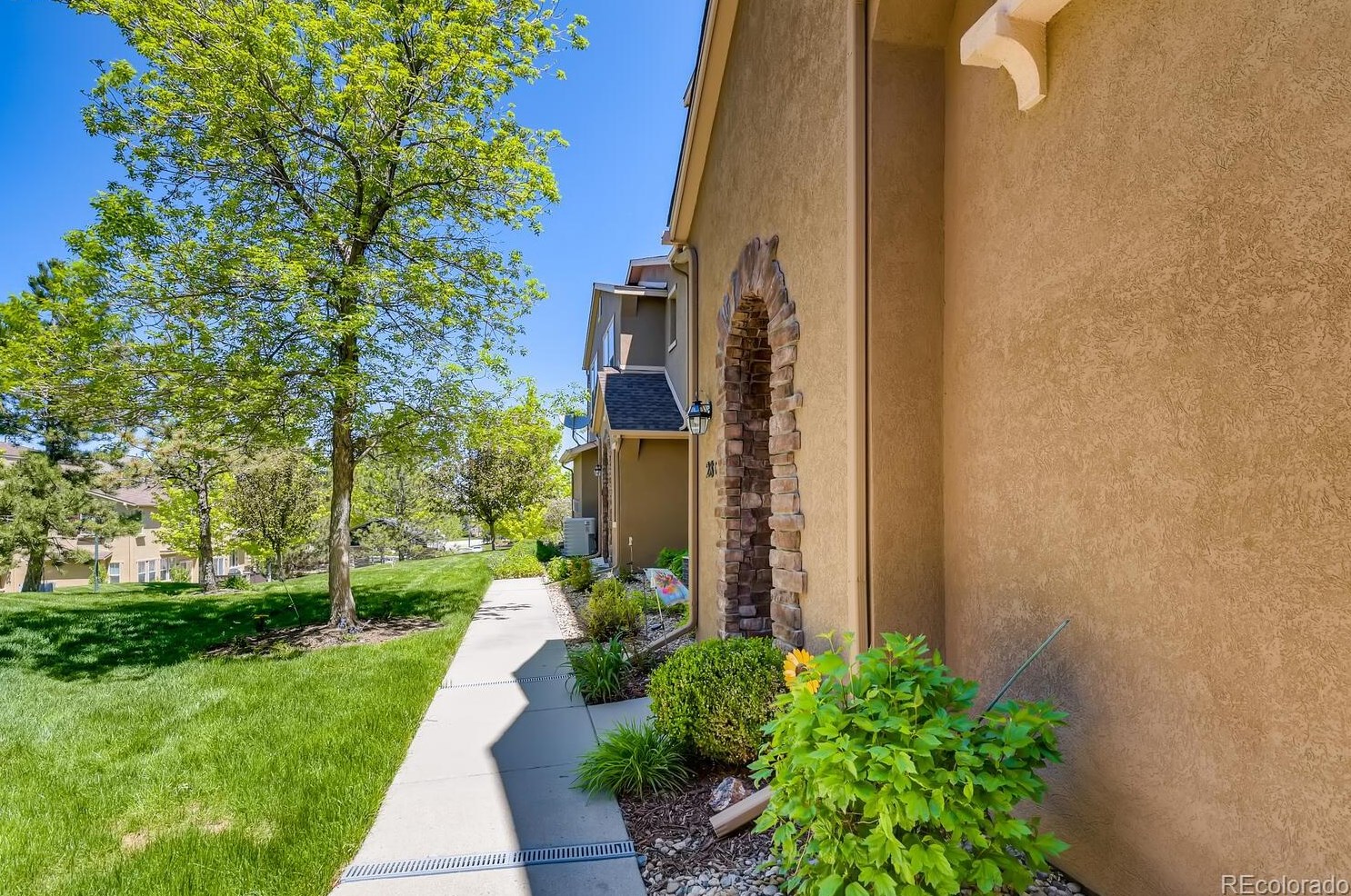 10575 Parkington Ln, Littleton CO  80126-6739 exterior