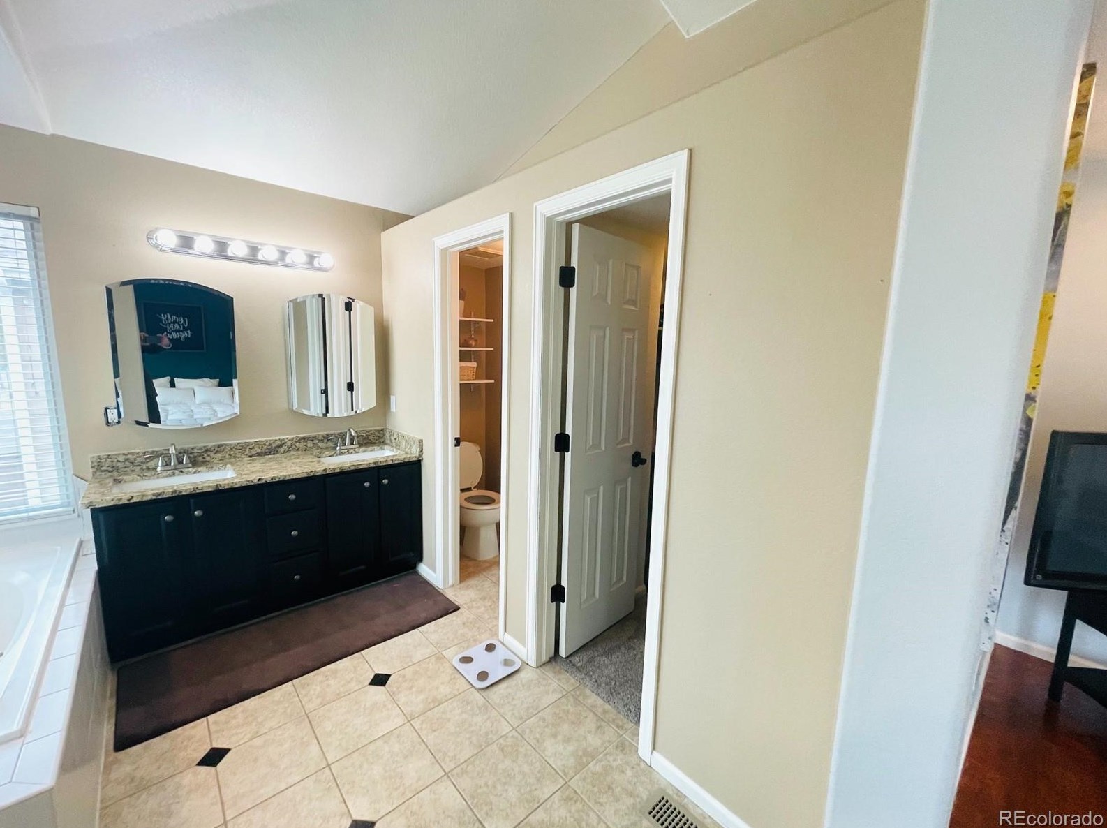 6635 Berry Ave, Littleton CO 80123-0820 exterior