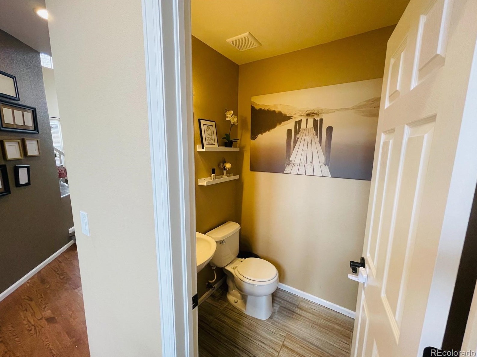 6635 Berry Ave, Littleton CO 80123-0820 exterior