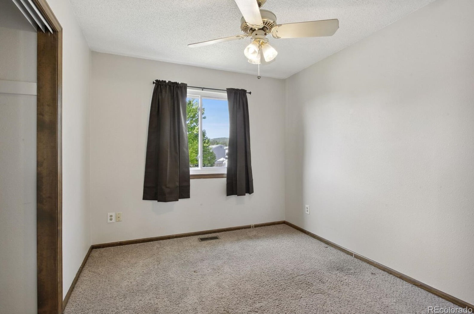 5553 Yank Ct, Littleton CO 80127-2185 exterior