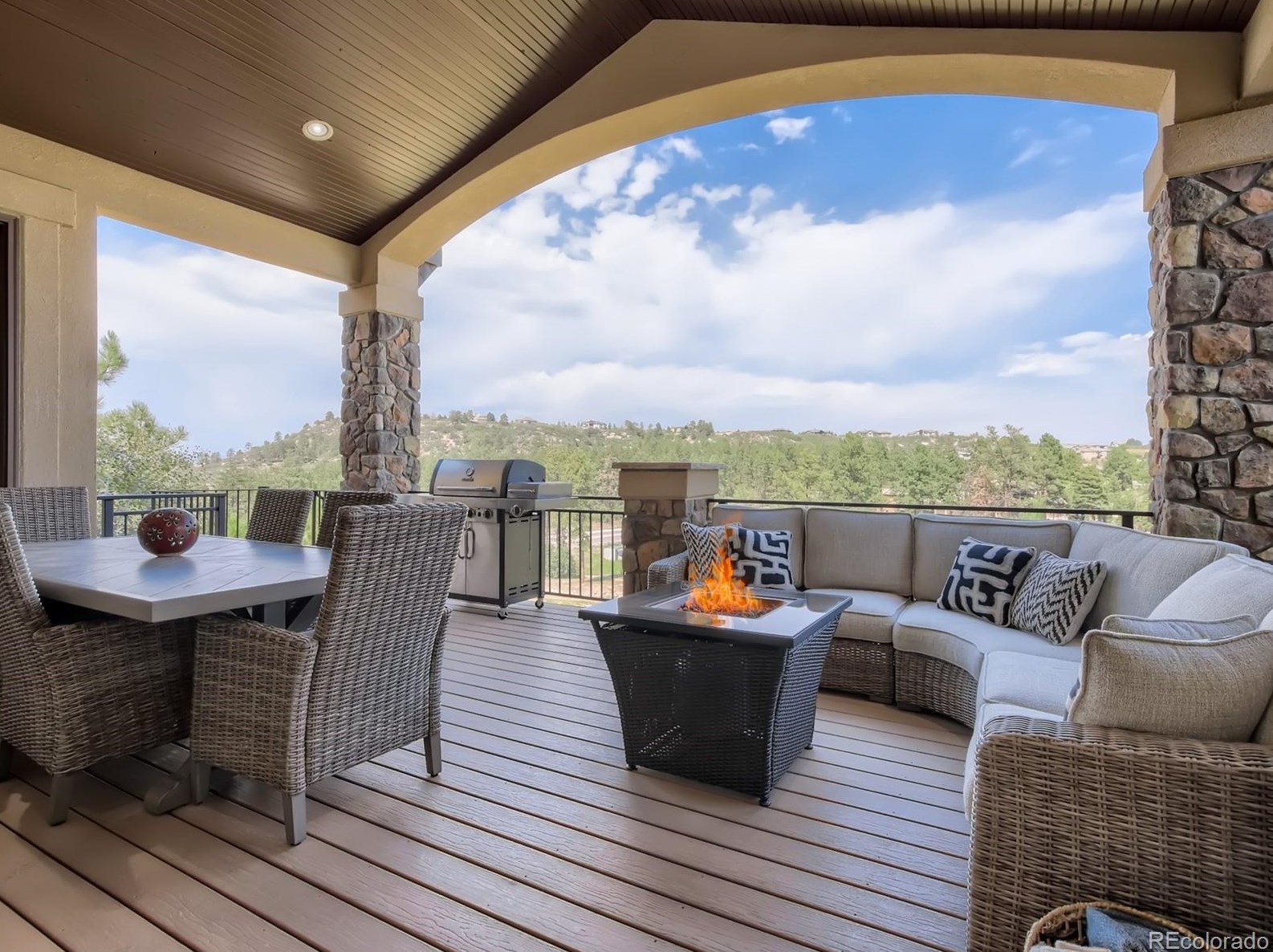 1659 Avenida Del Sol, Castle Rock CO 80104-7672 exterior