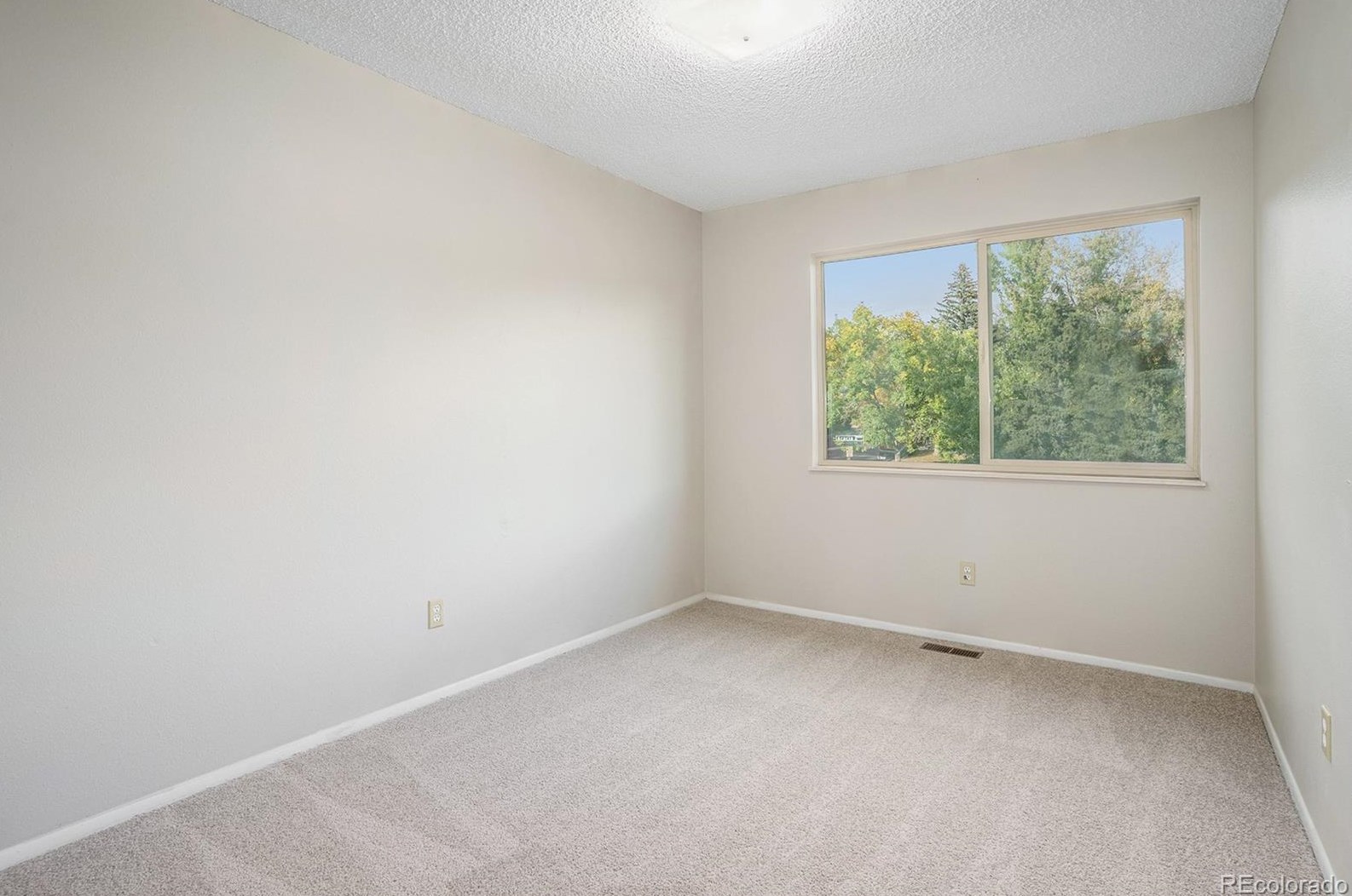 1303 Acacia Dr, Colorado Springs CO 80907-4800 exterior