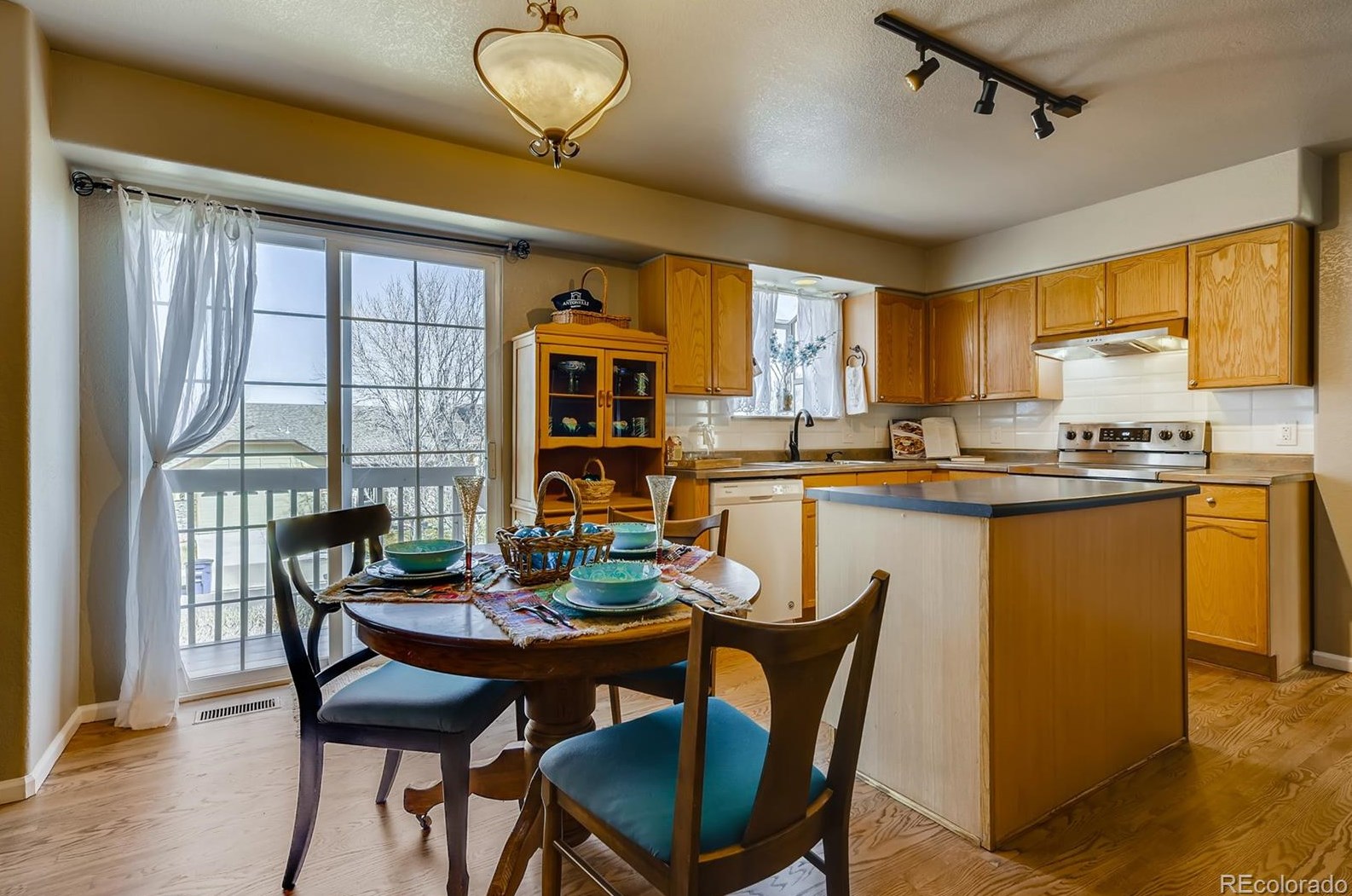 6039 Prentice Ave, Littleton CO 80120-1232 exterior