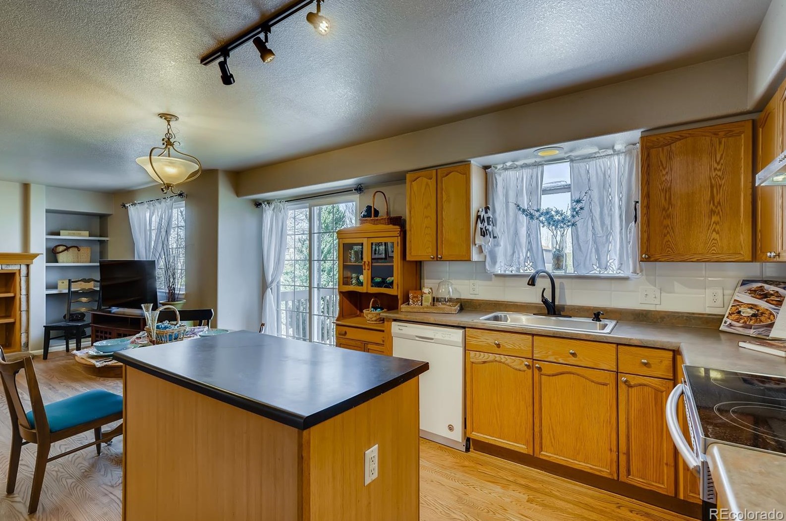 6039 Prentice Ave, Littleton CO 80120-1232 exterior