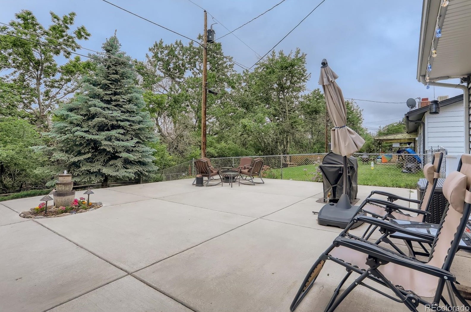 1245 Hinsdale Dr, Littleton CO 80120-4160 exterior