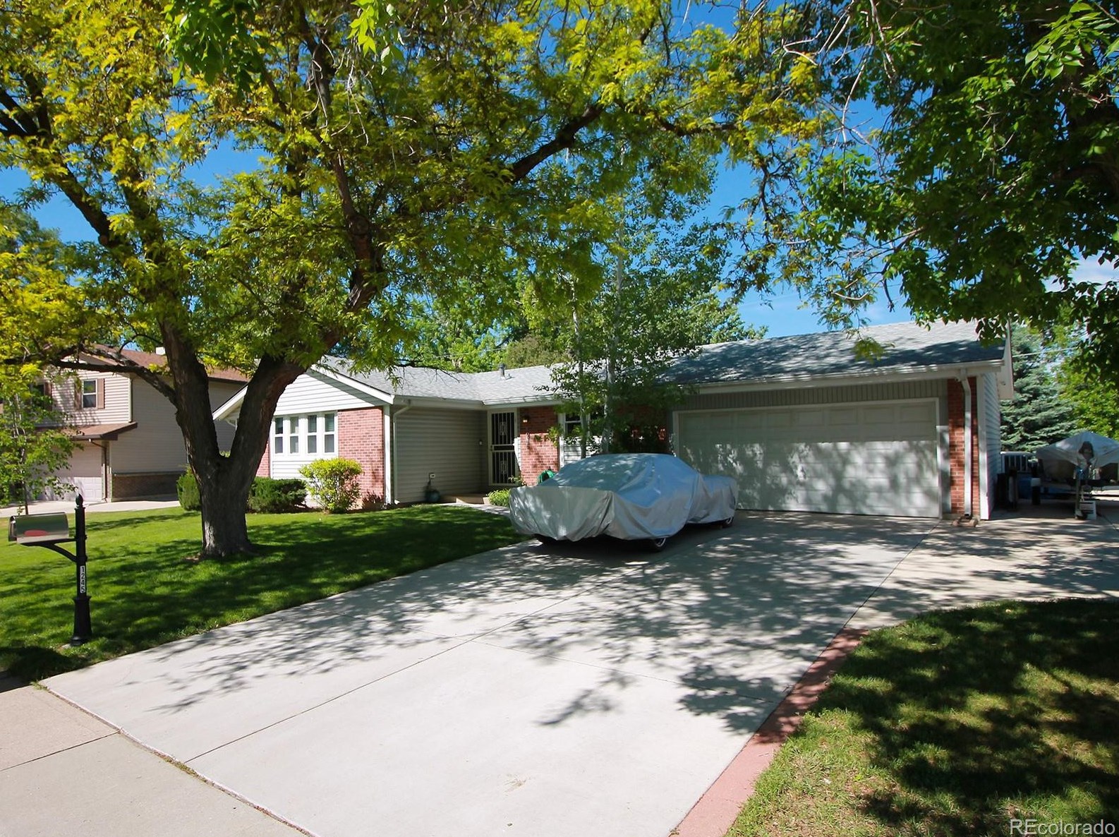 1245 Hinsdale Dr, Littleton CO 80120-4160 exterior