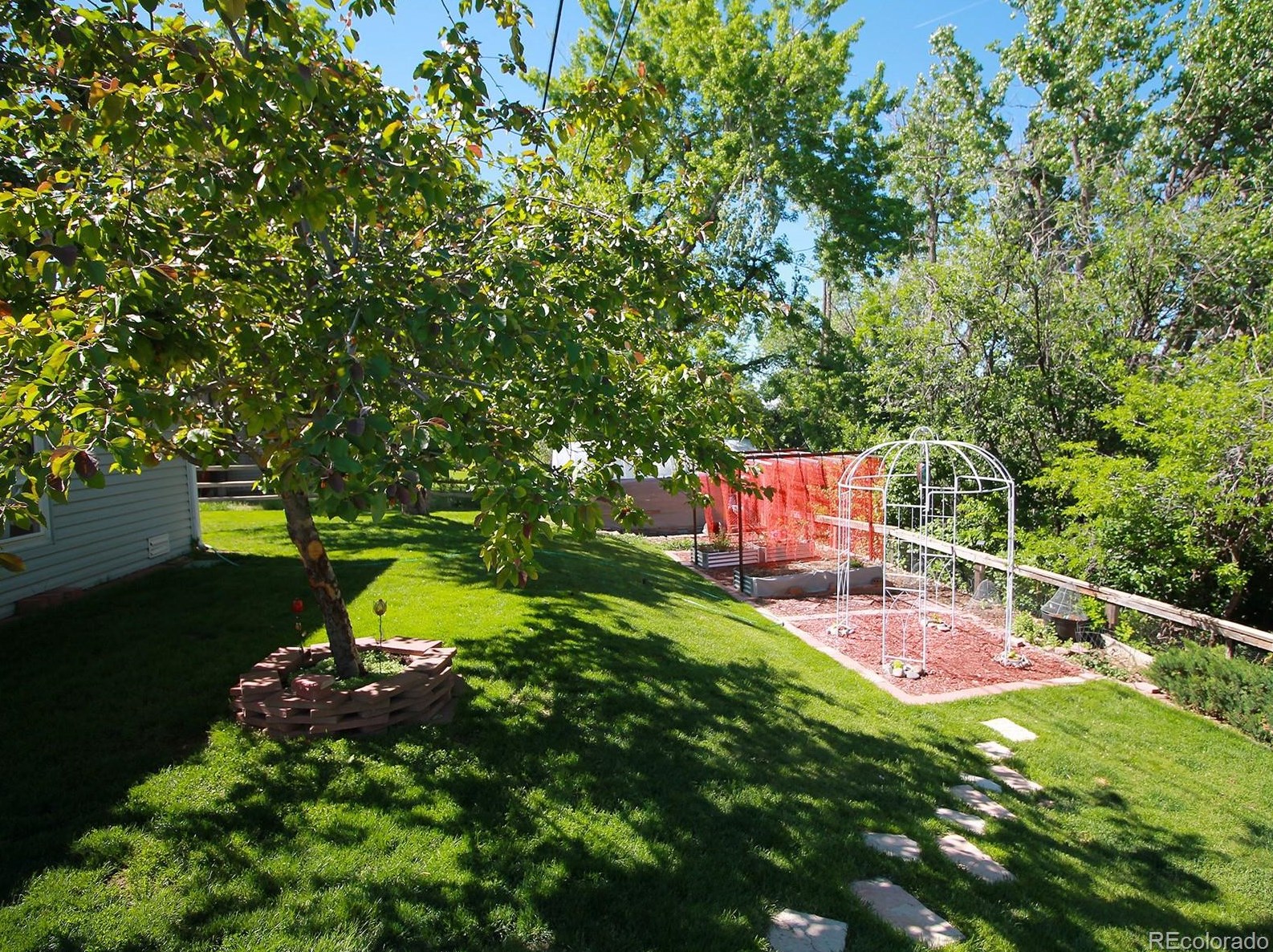 1245 Hinsdale Dr, Littleton CO 80120-4160 exterior