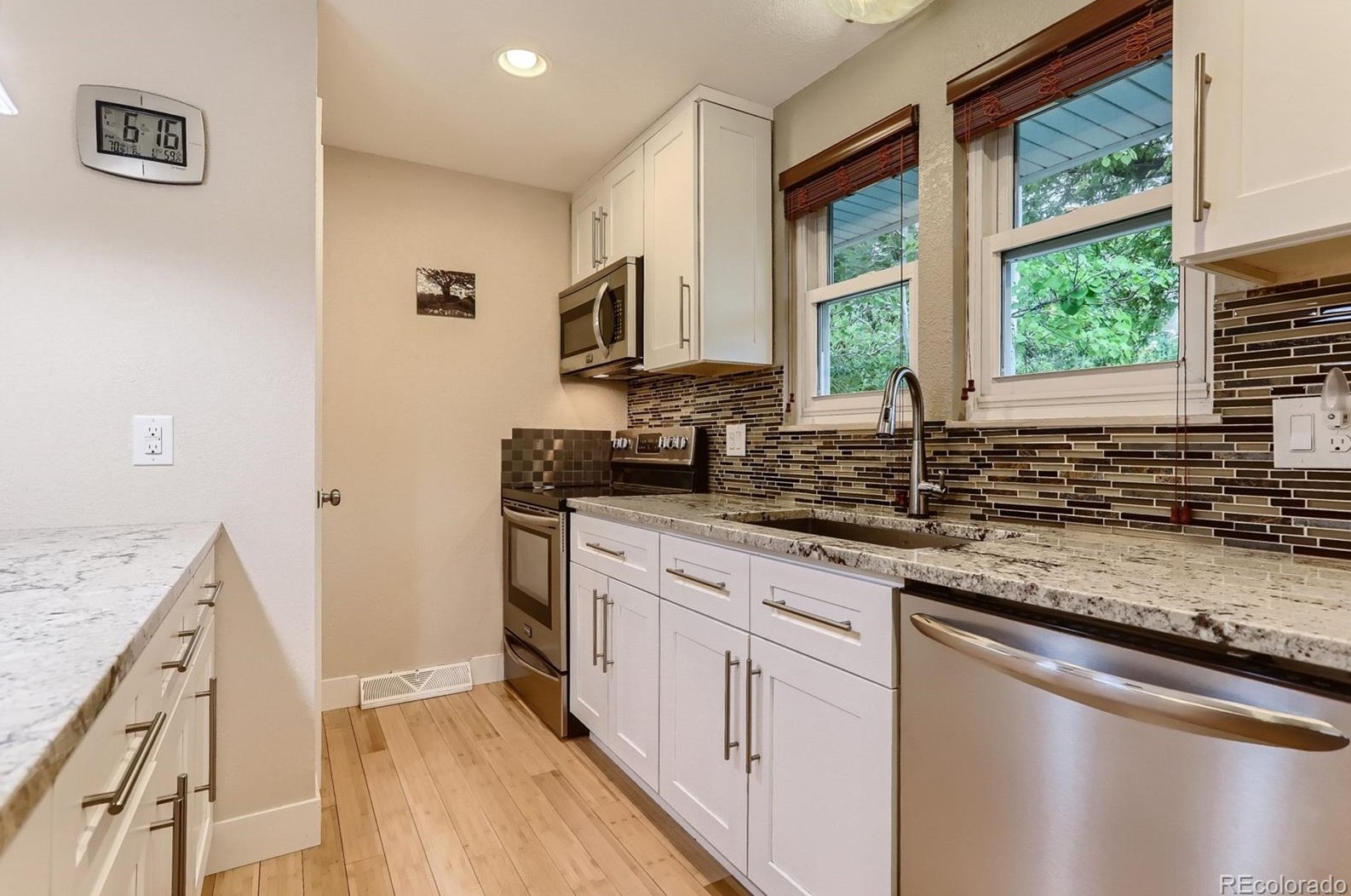 1245 Hinsdale Dr, Littleton CO 80120-4160 exterior