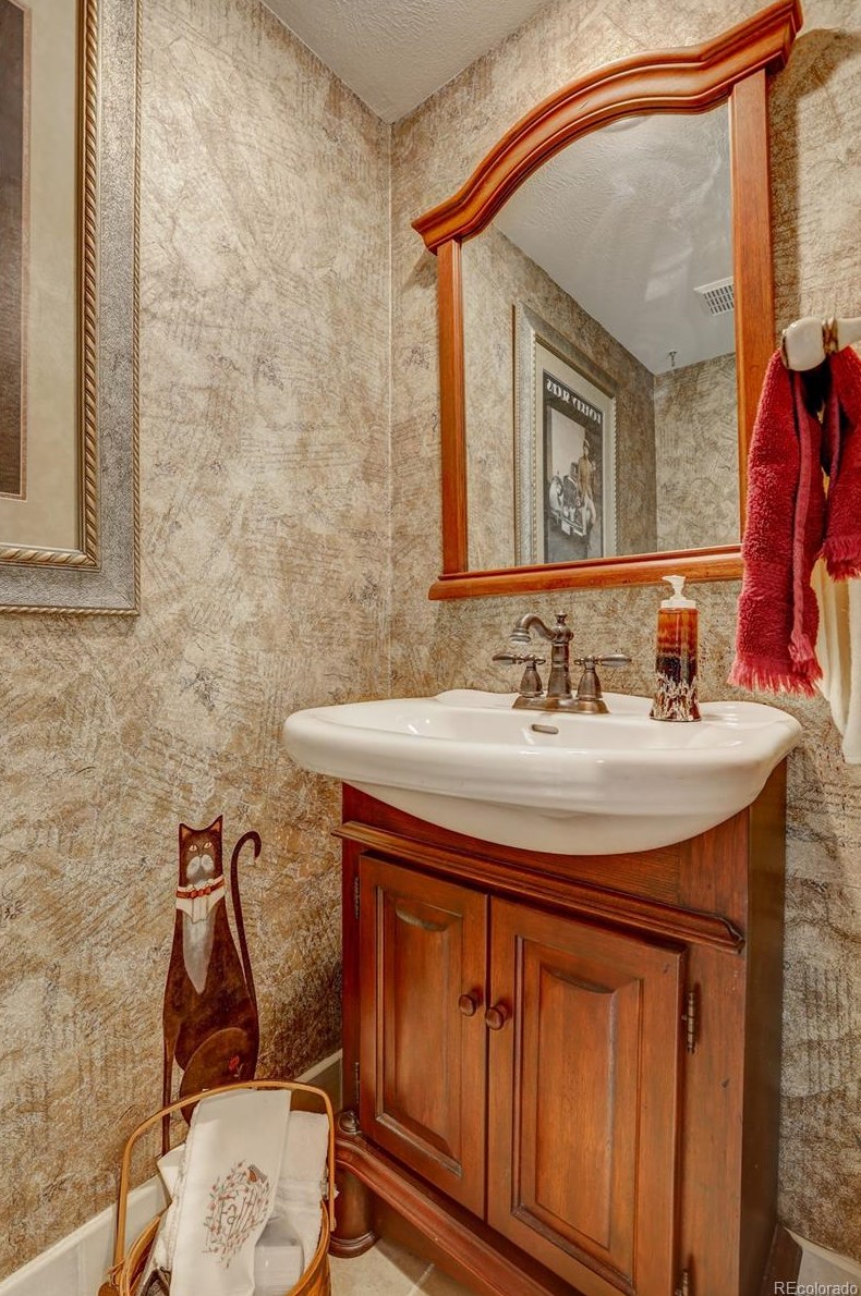 7521 Cove Cir, Littleton CO 80122-3360 exterior